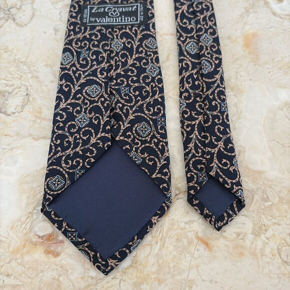Valentino La Cravat Paisley Tie - Picture 7 of 8